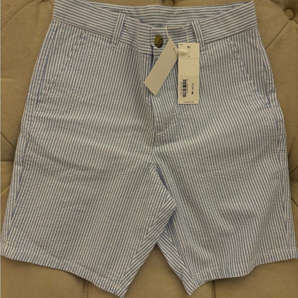 NWT.  Size 10 boys Janie and Jack sear sucker shorts.